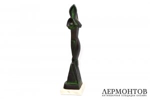 Скульптура Женщина. Авт. мод. А.П. Архипенко. Бронза, камень.