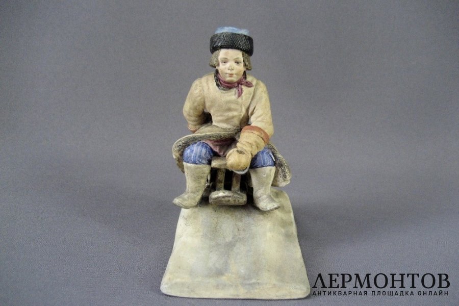 Мальчик на санках. Бисквит. Россия, мануфактура А. Попова, 30-50-е годы XIX века. 