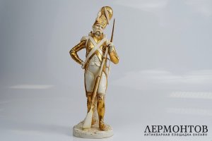 Фарфоровая композиция Часовой. Золочение. Германия, XIX век.