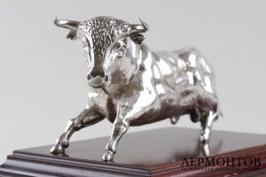 Фигурка настольная. Бык. Серебро 916 пробы. Испания,  Мадрид, XX век.