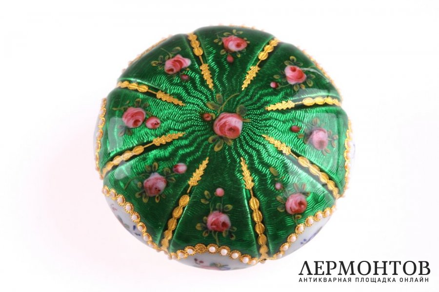 Пилюльница Kirner. Серебро 950 пробы, эмаль, золочение. Франция