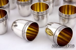 Набор ликерных стопок на 12 персон. Серебро 950 пробы. Франция