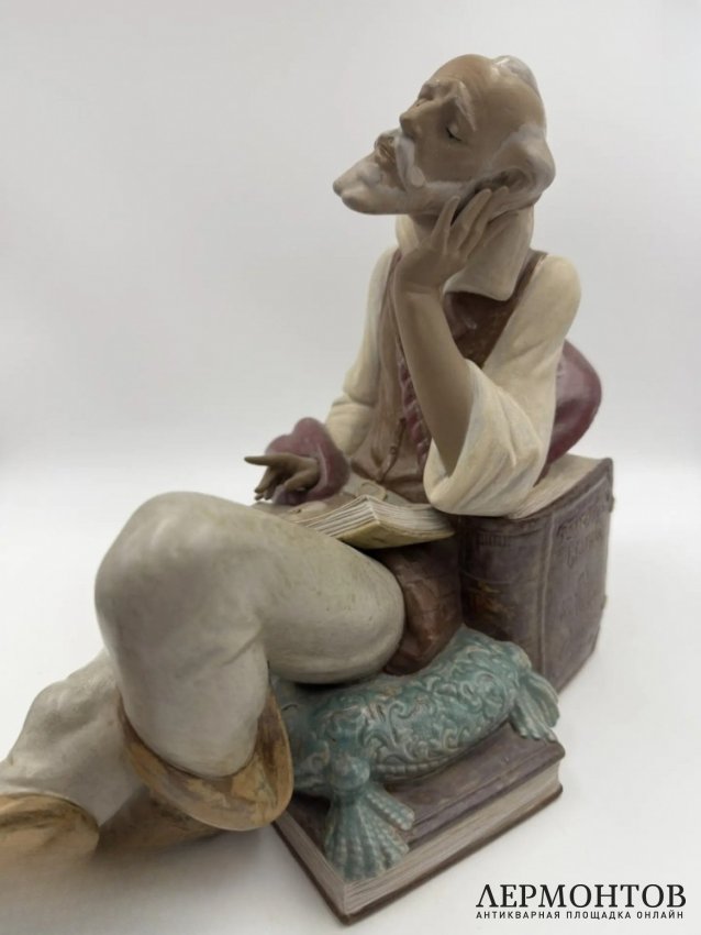 Скульптура «Чтение дворянина» (Дон Кихот). Фарфор грес, Lladro, скульптор Juan Huerta, Испания, 2004–2007 годы