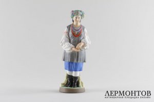 Статуэтка Украинка. Россия, частный завод Гарднера, 19 в. Бисквит, роспись.