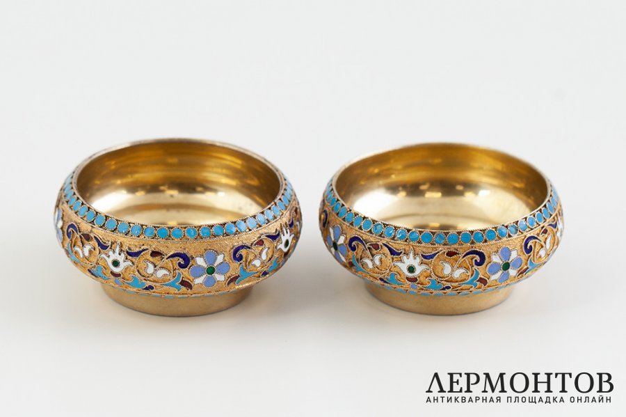 Парные солонки. Российская Империя, мастер В. Андреев, 1899-1908 гг. Серебро 84 эмаль