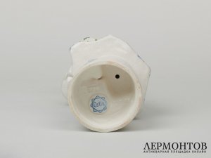 Статуэтка «Девочка с рождественским пудингом». Johann и Ferdinand Maresch, Австрия, около 1891 года
