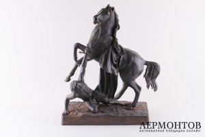 Конь с упавшим всадником. П.К. Клодт. Чугун. СССР, Касли, 1958