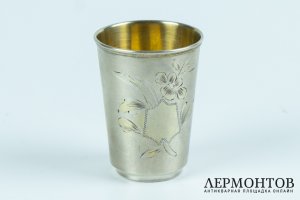 Стопка с флоральным рисунком. Серебро 84 пр. Россия, Кострома. 1908-1917 гг. 