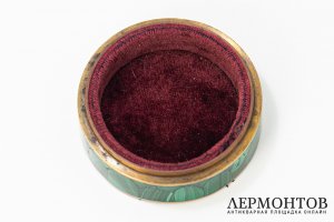 Шкатулка для мелочей круглой формы. Российская Империя, начало 20 века. Малахит.