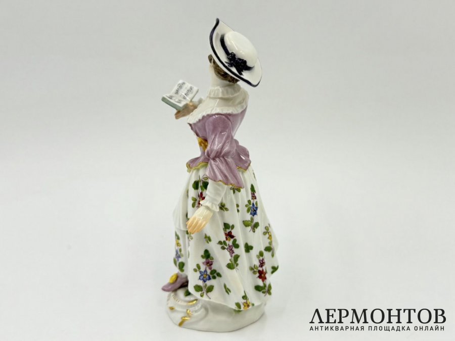 Статуэтка Певица с нотами. Meissen, 1 треть 20 века. Фарфор, роспись.