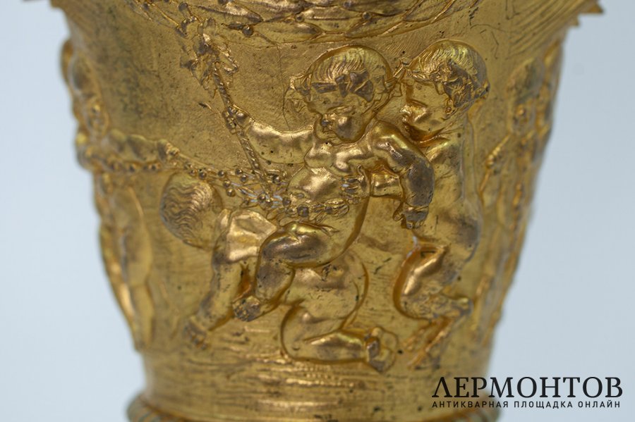Ваза с маскаронами и играющими путти. мануфактура Paillard, 1850-1870 гг.  Бронза.