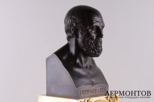Часы с бюстом Гиппократа в стиле Ампир. Франция, Париж, 1800-е гг. Бронза, литье.