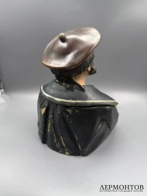 Табачный горшок «Моряк». Майолика, роспись, Wilhelm Schiller & Son, Богемия, рубеж 19–20 веков
