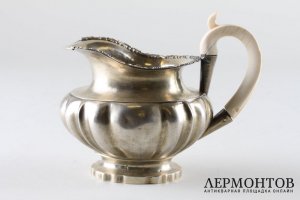 Молочник из серебра 84 пробы. Россия, Москва, 1840 год. 