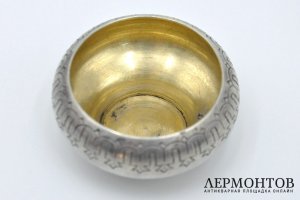 Солонка в форме чугунка, русский стиль. Российская империя, Ольга Мухина, 1894 год.