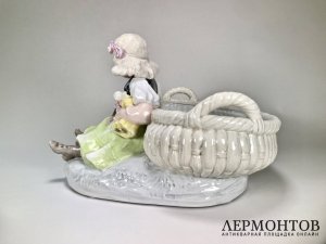 Статуэтка-ваза «Девочка и такса». Bernard Bloch, Австрия, конец XIX века