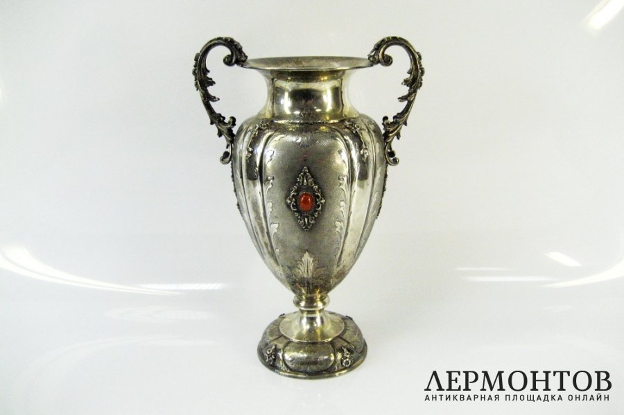 Ваза. Серебро 800 пробы, агат. Италия, начало ХХ века.