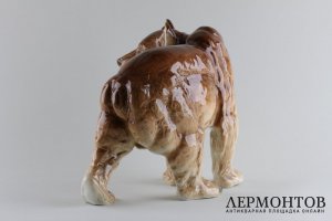 Статуэтка. Бурый медведь. Фарфор. Royal Dux, Чехословакия. c. 1959 год.