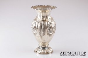 Ваза для цветов в неоклассическом стиле. Серебро 800 пробы. Италия, XX век.