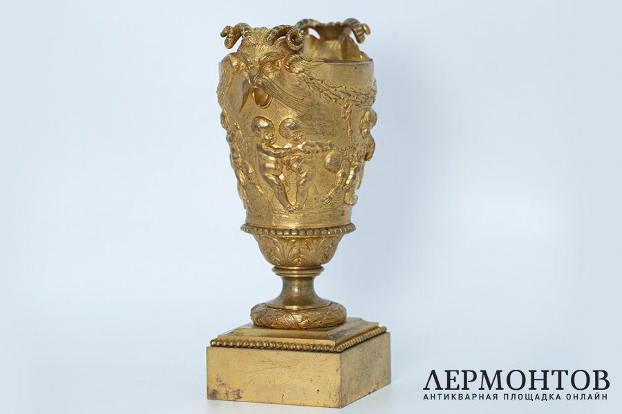 Ваза с маскаронами и играющими путти. мануфактура Paillard, 1850-1870 гг.  Бронза.