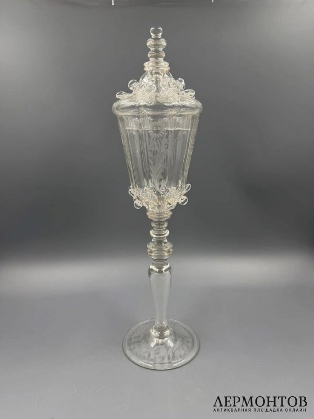 Кубок с крышкой «Цветы». Хрусталь, гутная пластика, Европа, 1860–1880 годы