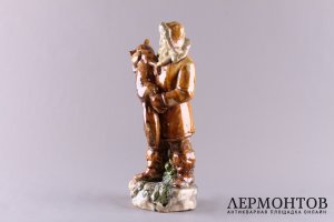 Статуэтка Охотник с лисицей, СССР, 20 в. Гжель