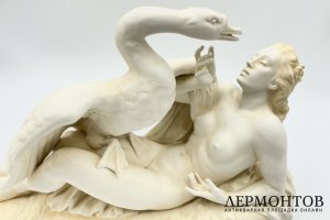 Статуэтка Леда и лебедь.  Германия, Шайбе-Альсбах, начало 1950-х гг.  Бисквит тонир.