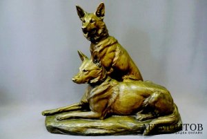 Европейские овчарки. Луи Рише. Бронза, дерево. Франция. Высота 53 см.