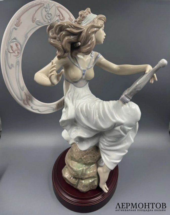 Статуэтка «Девушка с арфой». Фарфор, роспись, Lladro, Испания