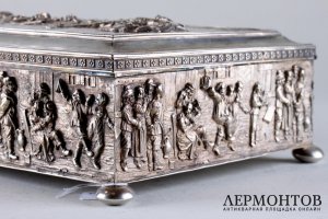  Коробка  с изображением сцены в трактире. Серебро 800. Голландия