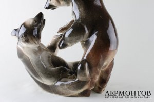 Играющие медвежата. Фарфор, аэрография, роспись. Чехословакия, до 1930-60е гг.