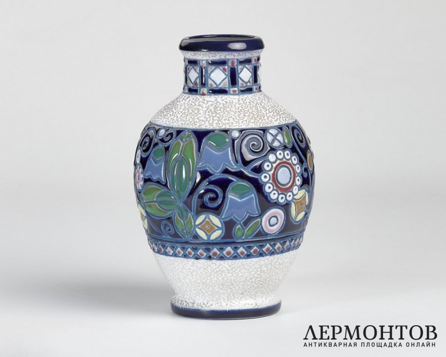 Ваза «Колокольчики». Фаянс, Amphora, Чехословакия, 1920-е годы