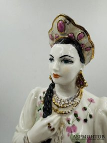 Статуэтка «Хозяйка Медной горы». Фарфор, роспись, Дулёвский завод, скульптор А. Бржезицкая, СССР, 1950-е годы