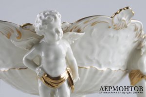 Фруктовница на ножках. Фарфор. SP Dresden. Германия. XX век.