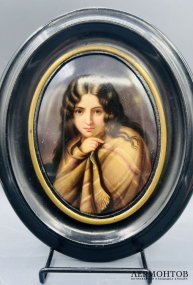 Пласт «Девушка в покрывале». Фарфор, живопись, KPM, Германия, 1837–1844 годы