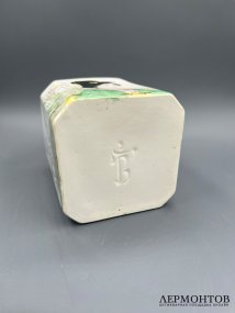 Чайница в стиле шинуазри для Торгового дома Высоцкого. Фарфор, роспись, Товарищество Кузнецова, Россия, начало 20 века