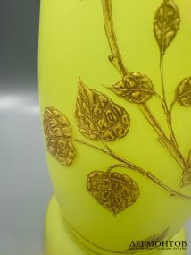 Ваза для цветов лимонного цвета. Цветное стекло, роспись, Западная Европа, 1-я половина 20 века