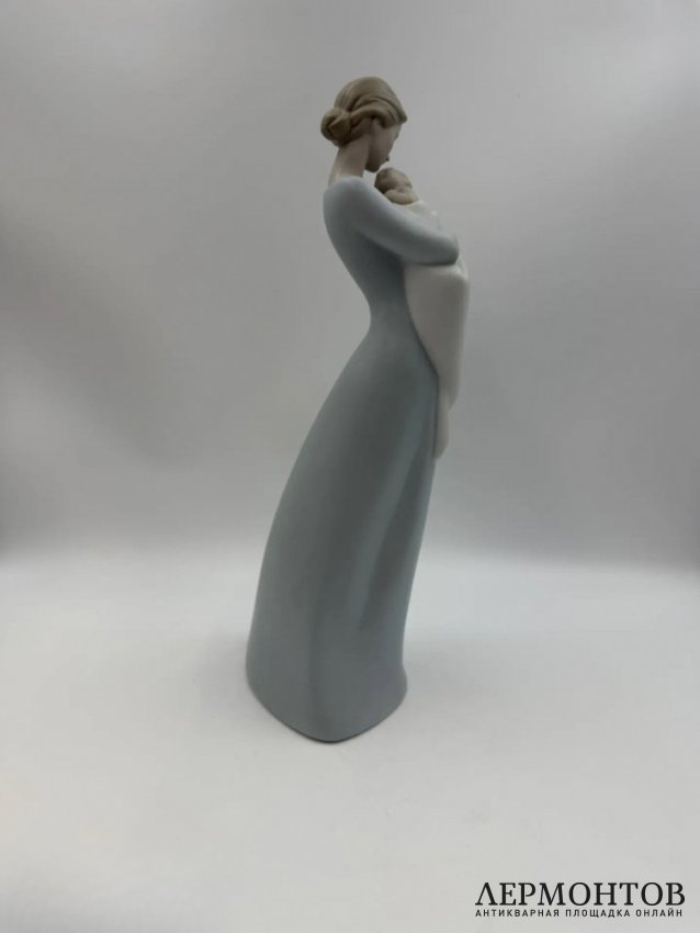 Статуэтка «Настоящая любовь» (A Mother's Embrace). Фарфор, Lladro, скульптор Marco Antonio Noguerón, Испания