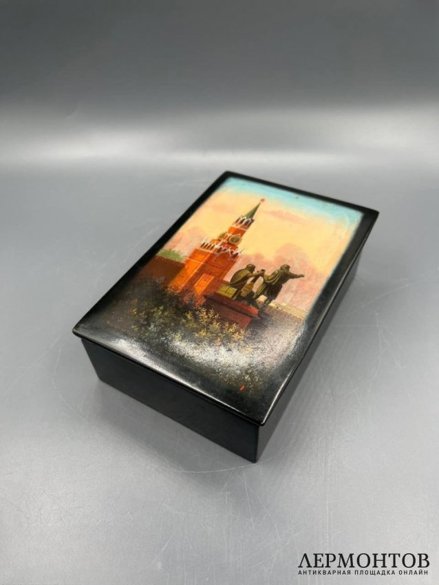 Лаковая шкатулка «Спасская башня и памятник Минину и Пожарскому». Папье-маше, живопись, Федоскино, художник Сидоров, СССР, 1959 год