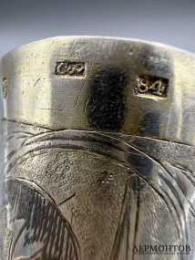 Рюмка с черневым изображением крепостной стены. Серебро 84 пробы, чернь, мастер СР, Россия, 1830–1840-е годы