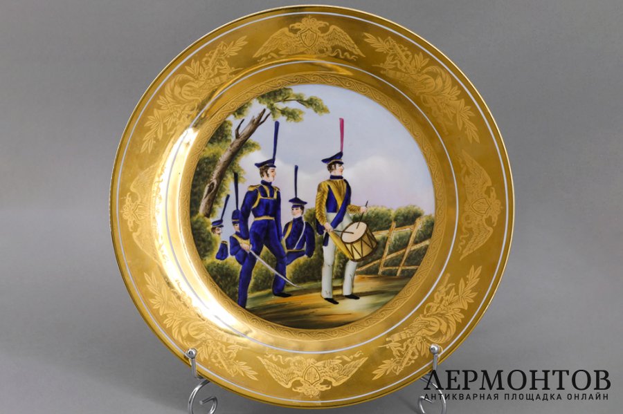Блюдо. Солдаты пехоты, 1812 год. Фарфор. Европа, 1950-60е гг.