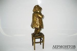 Композиция Девочка на табурете. Х. Клара. Бронза. Франция, начало ХХ века.