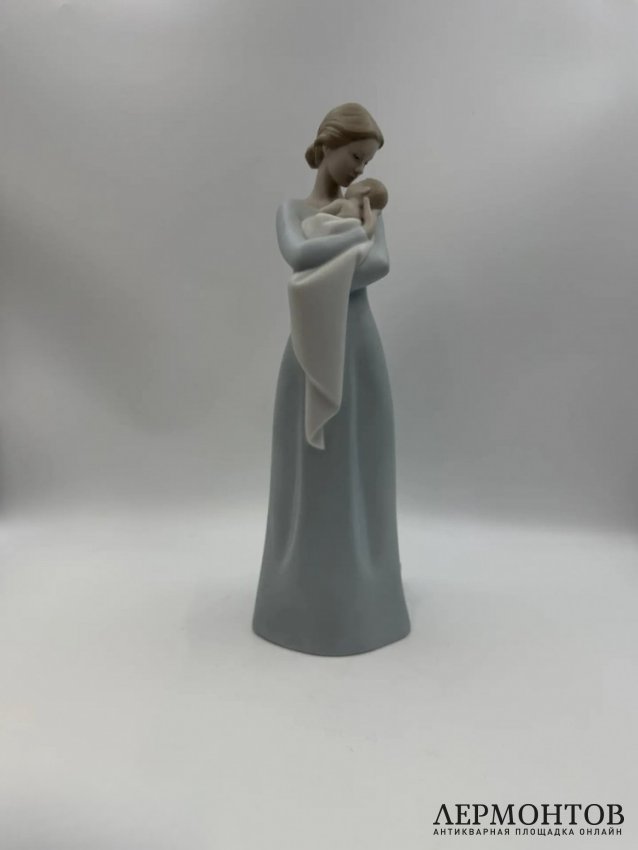 Статуэтка «Настоящая любовь» (A Mother's Embrace). Фарфор, Lladro, скульптор Marco Antonio Noguerón, Испания