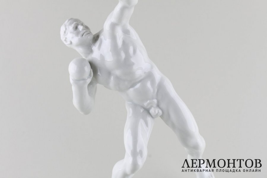Статуэтка Метатель ядра. Фарфор.  Фабрика Herend, Венгрия, 1950-е годы.
