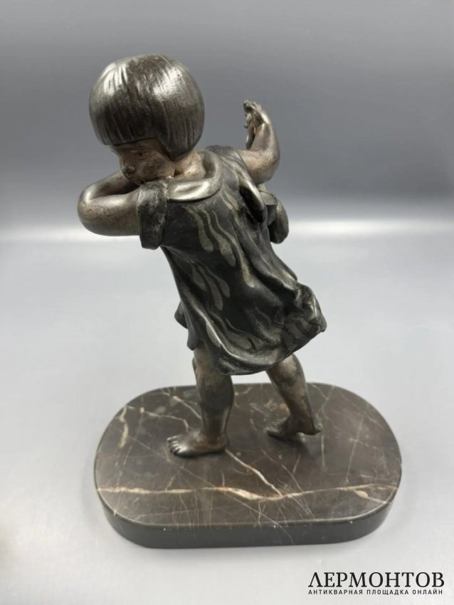 Скульптура «Девочка с Арлекином» в стиле ар-деко. Шпиатр, Франция, 1920–1930 годы