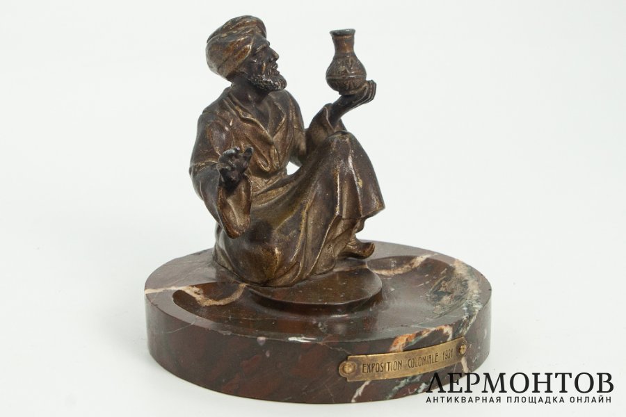 Статуэтка Араб Продавец масла. Франция, 1930-е гг. Шпиатр. Мрамор.